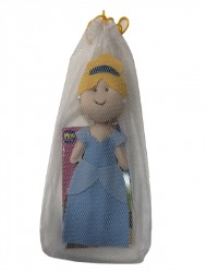 Bonequinha em Feltro com Livrinho