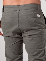 CALÇA SARJA CHINO CINZA