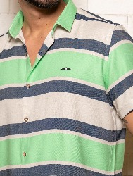 CAMISA MC LINHO BLEND LISTRAS - NATURAL C PRETO E VERDE